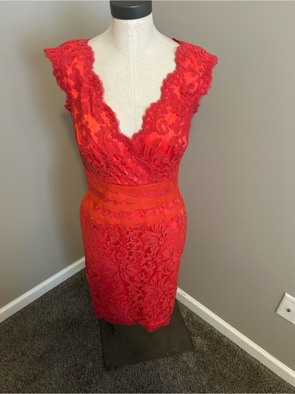 Tadashi Shoji Red Lace Midi Dress Sz 14 GUC matte finish no sheen/sequins
